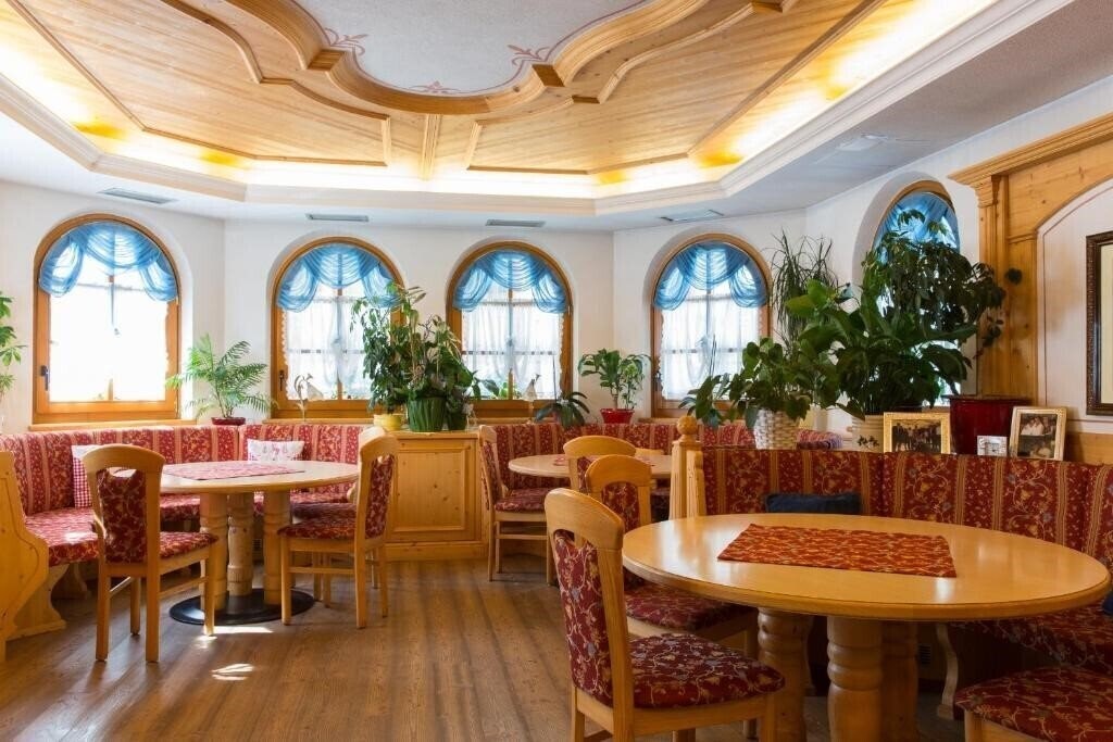 Hotel Cristina Pinzolo 4* суреті
