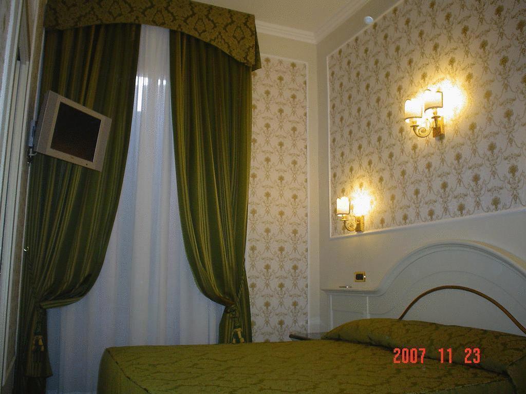 Отель Dina 3*