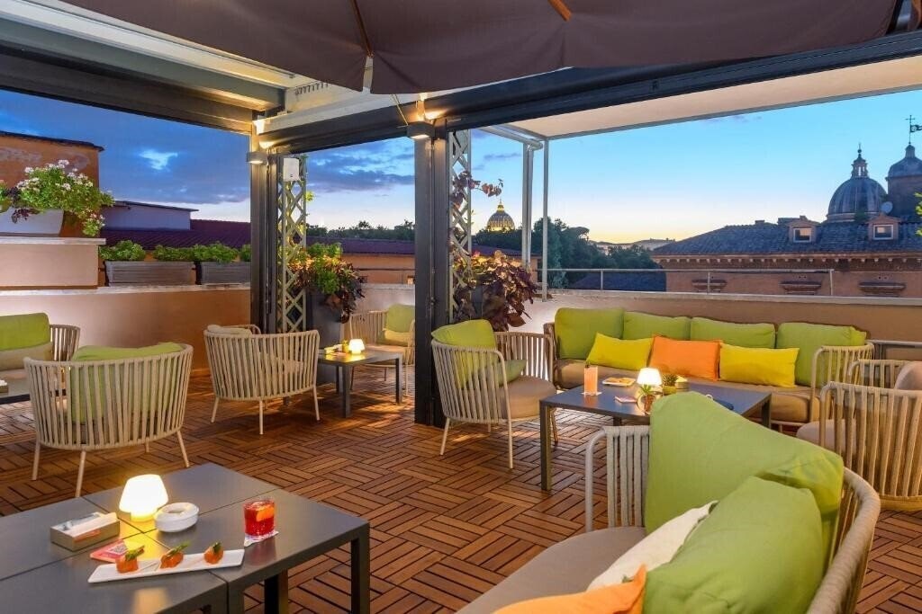 Отель Indigo Rome St. George 5*