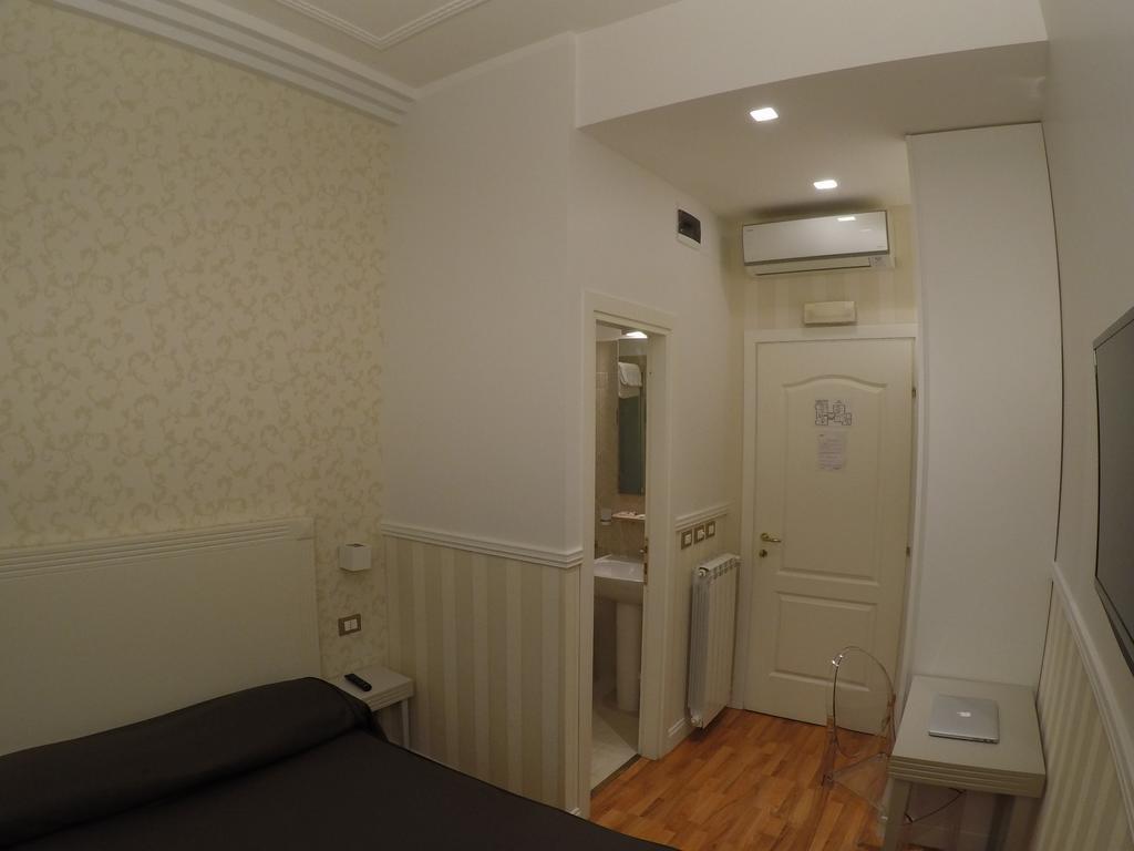 Отель Porta Pia 3*