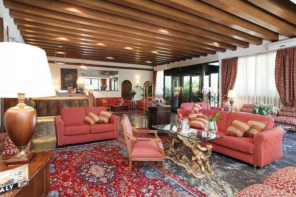 Pinewood Hotel Rome 4* суреті