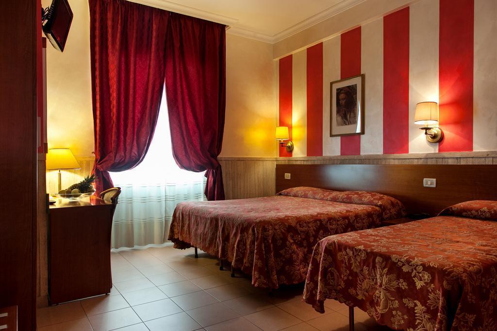 Отель Pyramid 2*