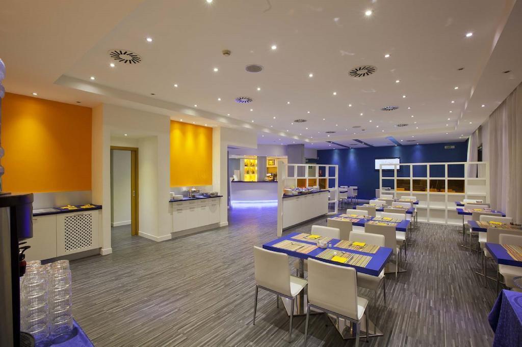 Holiday Inn Express Rome East 4* фотосуреті