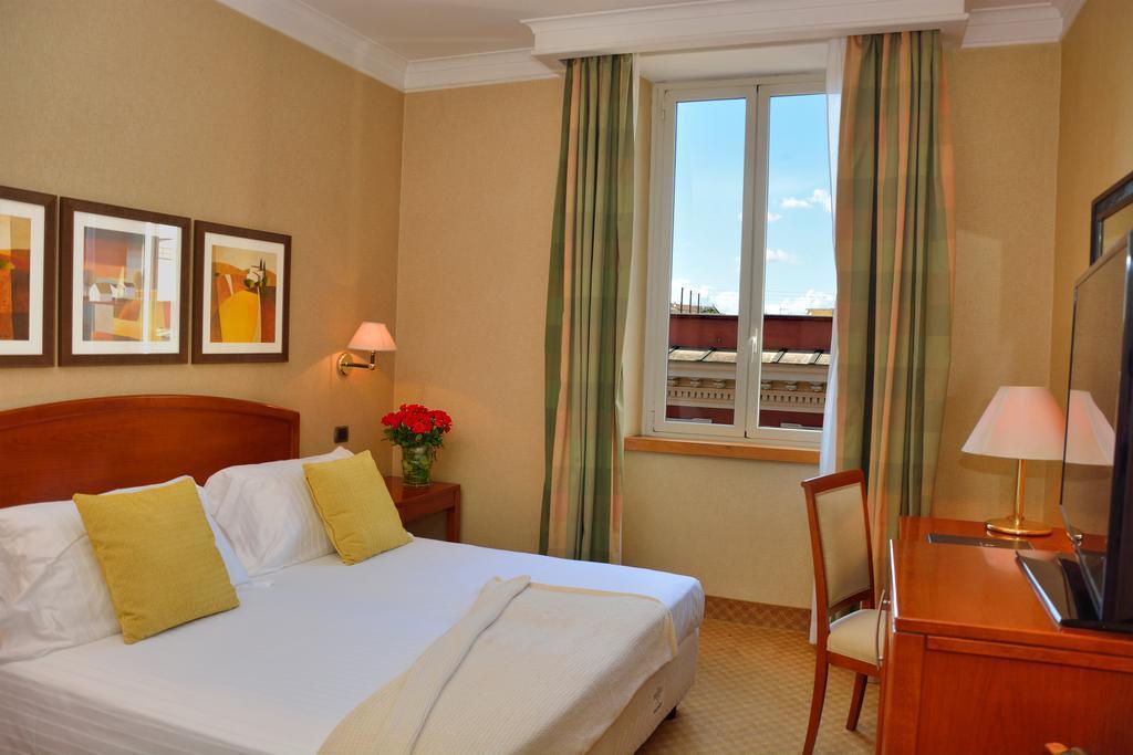 Фото Apogia Lloyd Rome 3*
