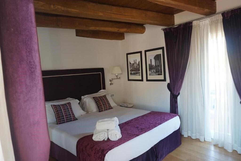 Trevi Palace Luxury Apartments 5* суреті