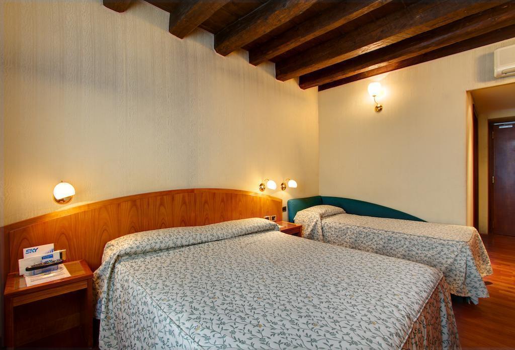 Corot 3* фотосуреті