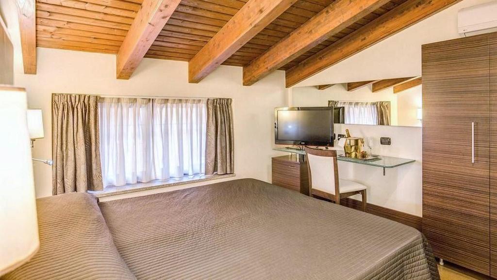 The Strand 3* суреті