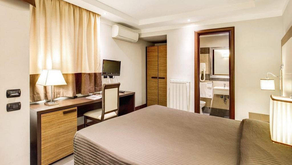 The Strand 3* суреті
