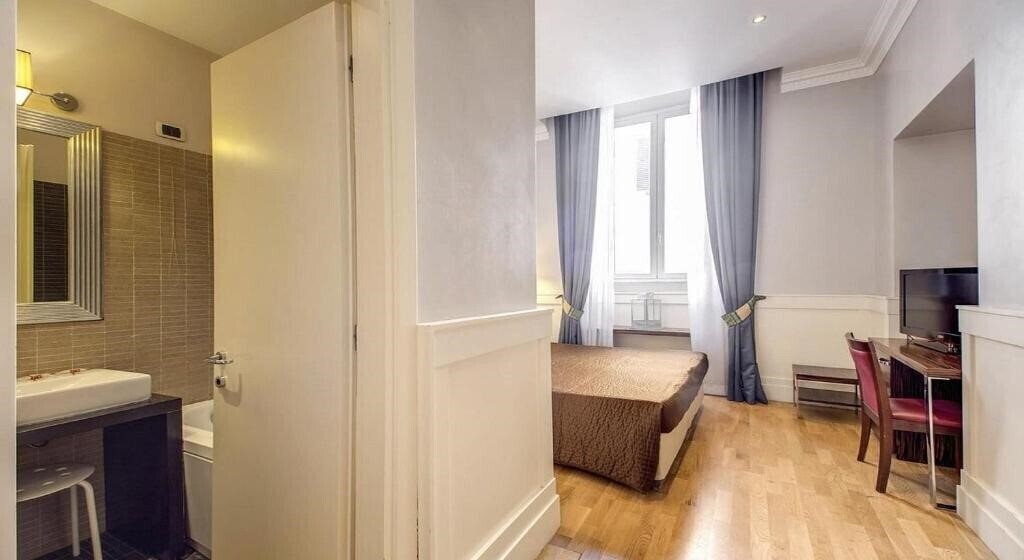 Фотография 939 Luxury Rooms Hotel 2*