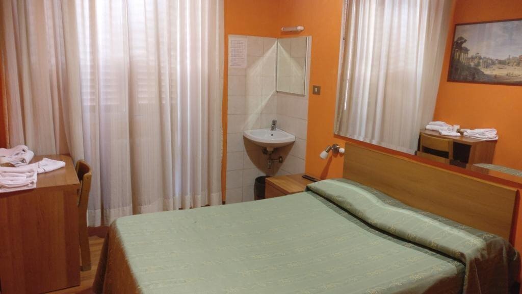 Urbis Hotel 2* фотосуреті