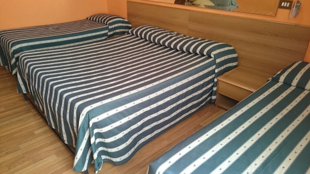 Urbis Hotel 2* суреті