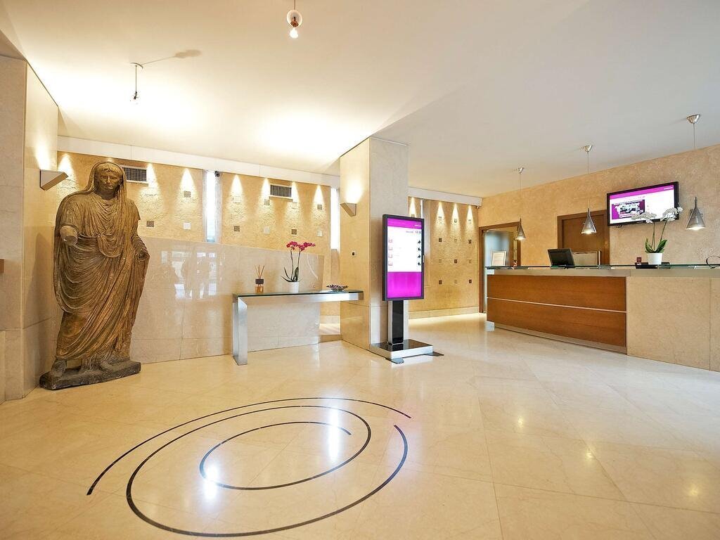 Фото Mercure Roma Centro Colosseo 4*