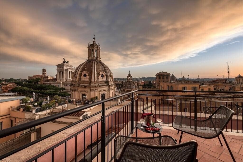 Отель H10 Palazzo Galla 4*