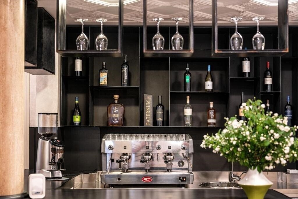 Varese Hotel 4* суреті