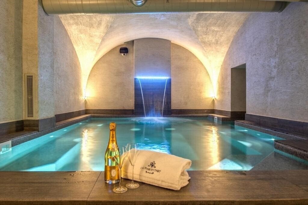 Отель Hotel 77 Seventy-Seven 4*
