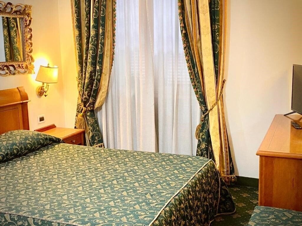 Champagne Palace 4* суреті
