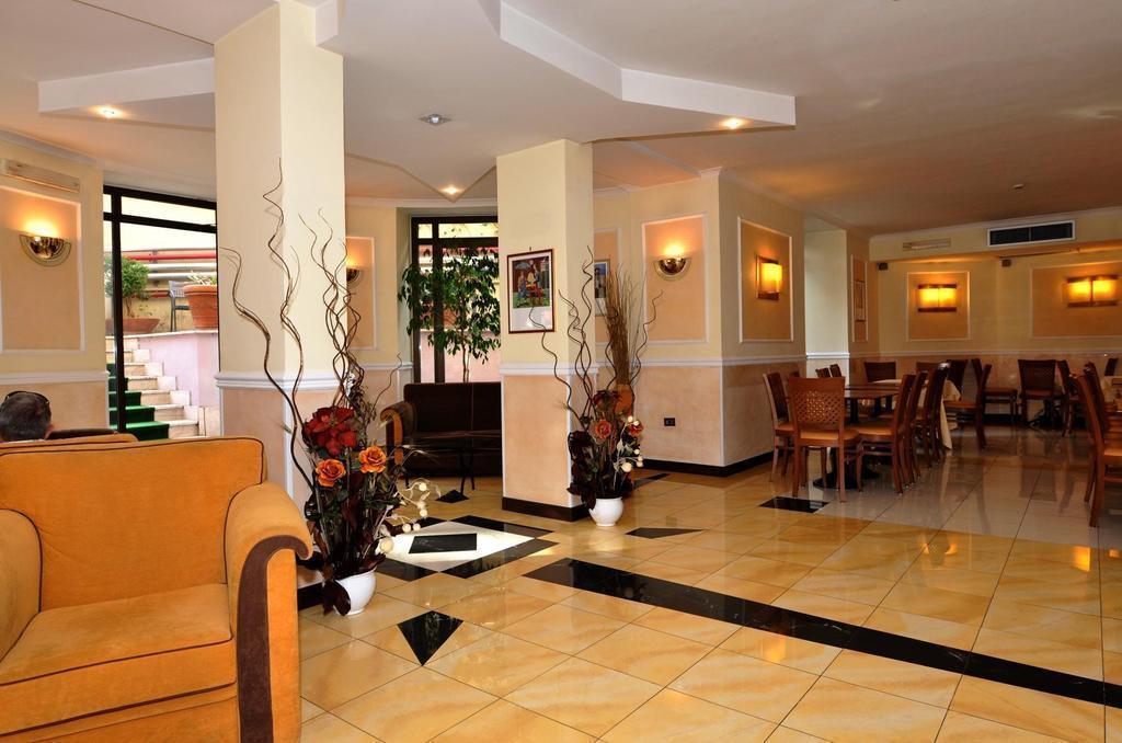 Отель Hotel Executive 4*