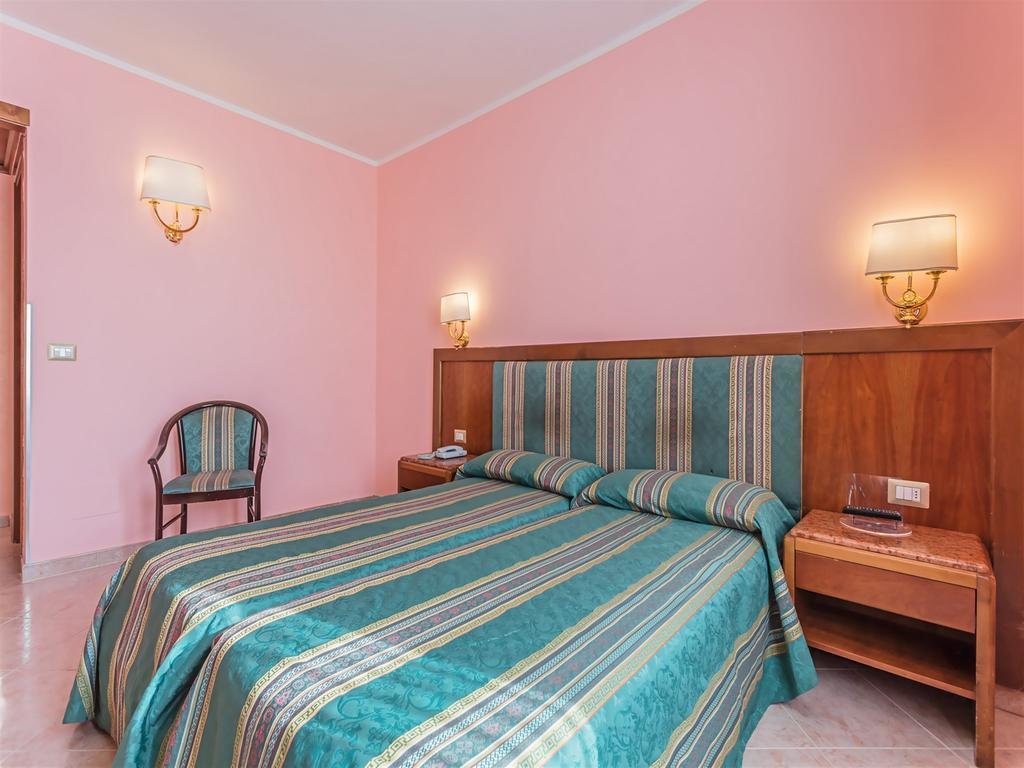 Siracusa 3* фотосуреті