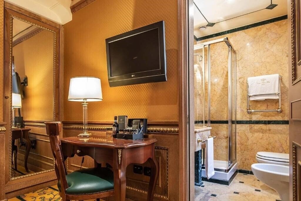 River Palace 4* фотосуреті