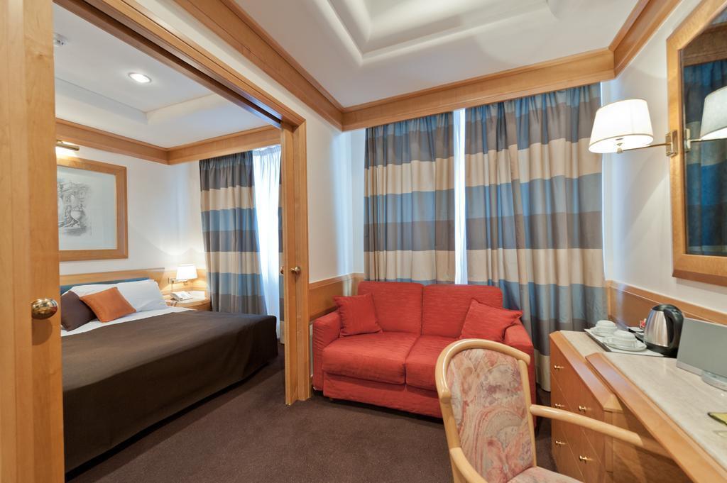 White Hotel 4* фотосуреті