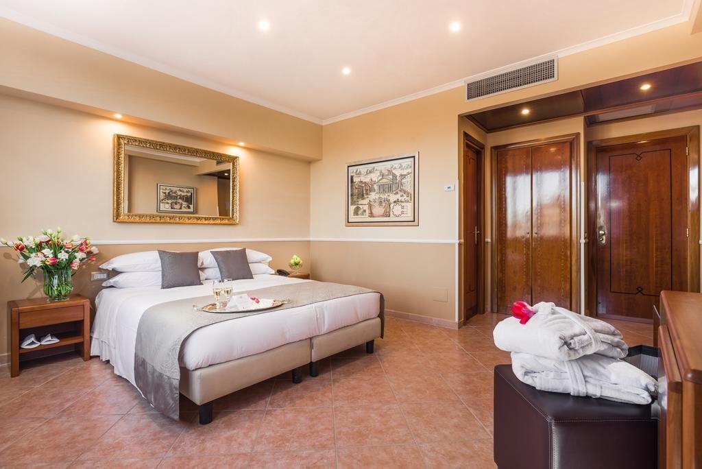 Отель Lux 4*