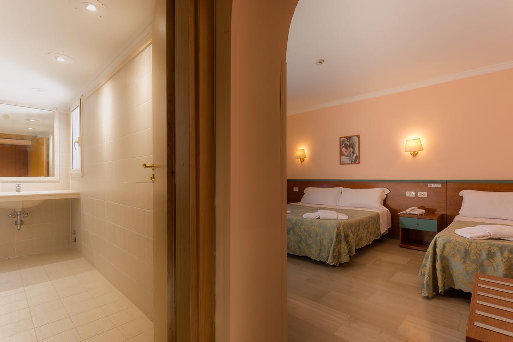 Изображение Hotel Center 1, 2, 3 3*