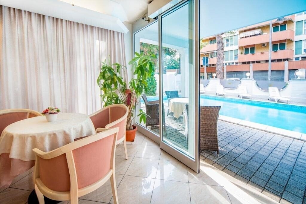 Hotel Royal Plaza 4* қонақ үйі