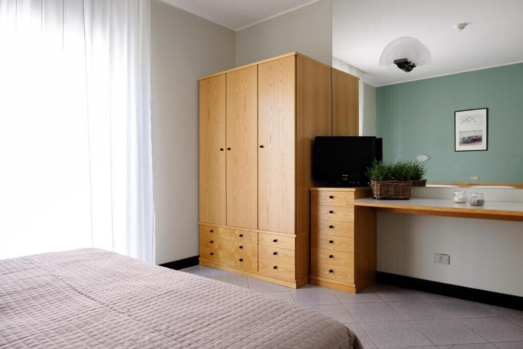 Изображение Junior 3*