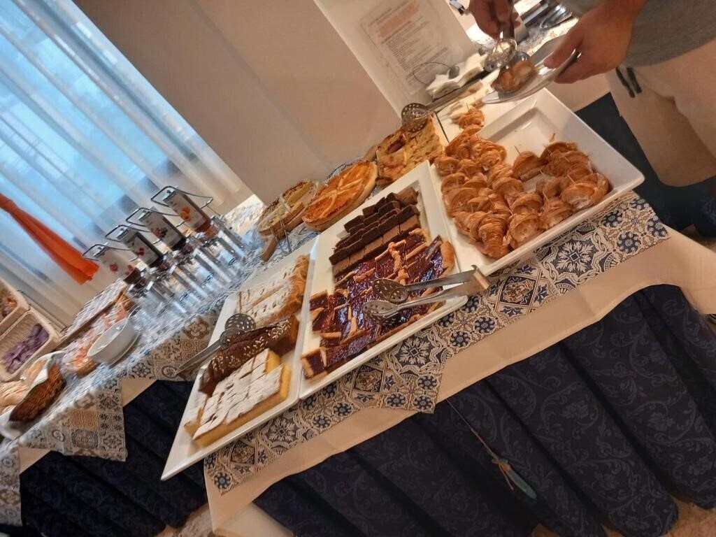 Hotel Alaska 3* суреті