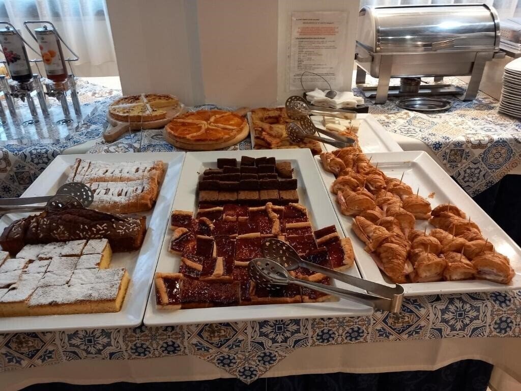 Hotel Alaska 3* суреті