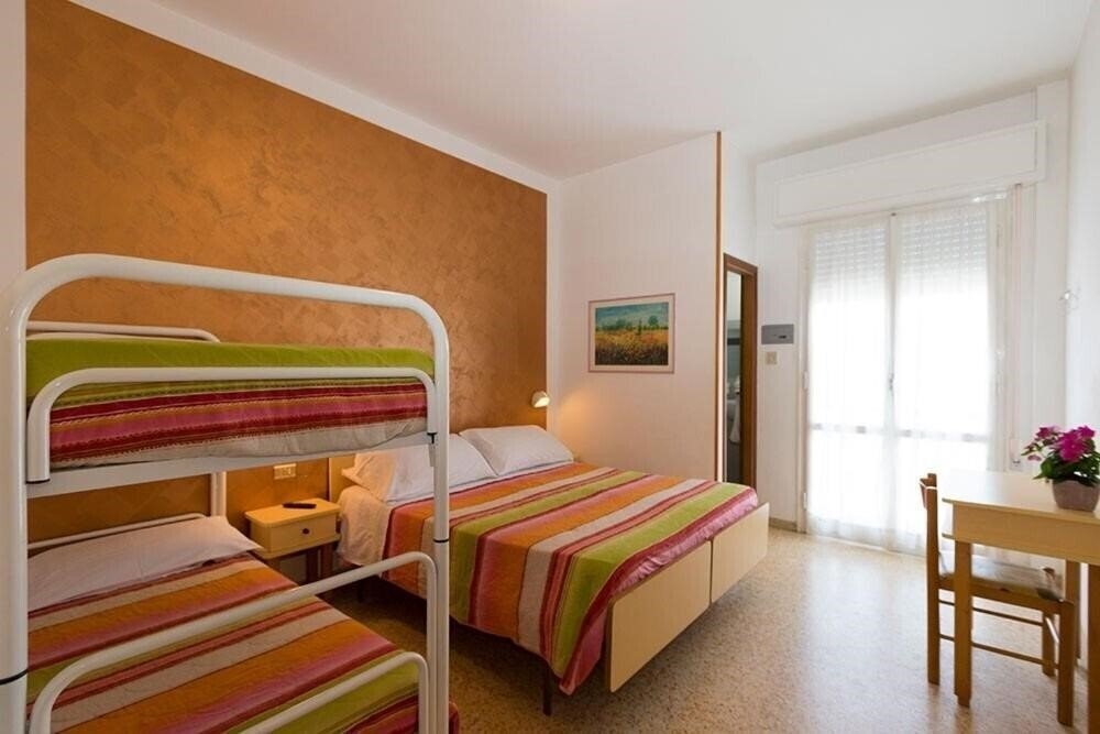 Hotel Cosmos 3* қонақ үйі