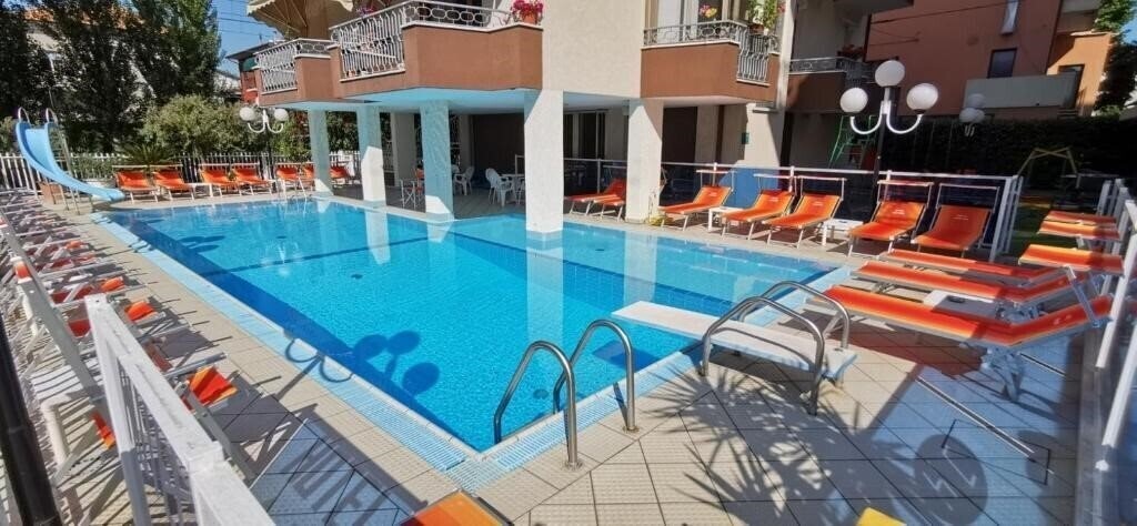 Hotel Cosmos 3* фотосуреті