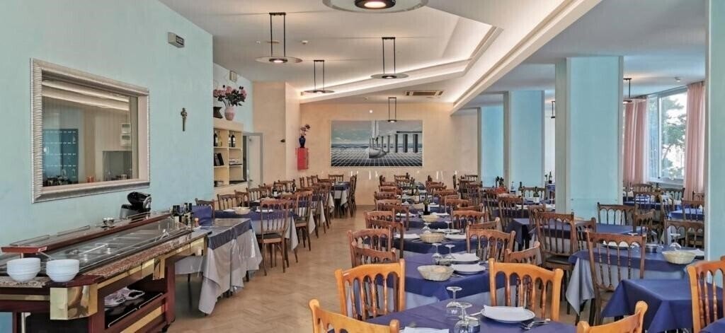 Hotel Cosmos 3* суреті