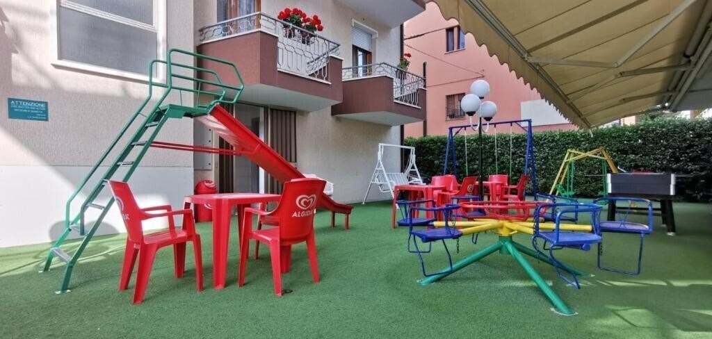 Hotel Cosmos 3* суреті