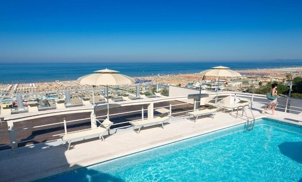 Waldorf 4* фотосуреті