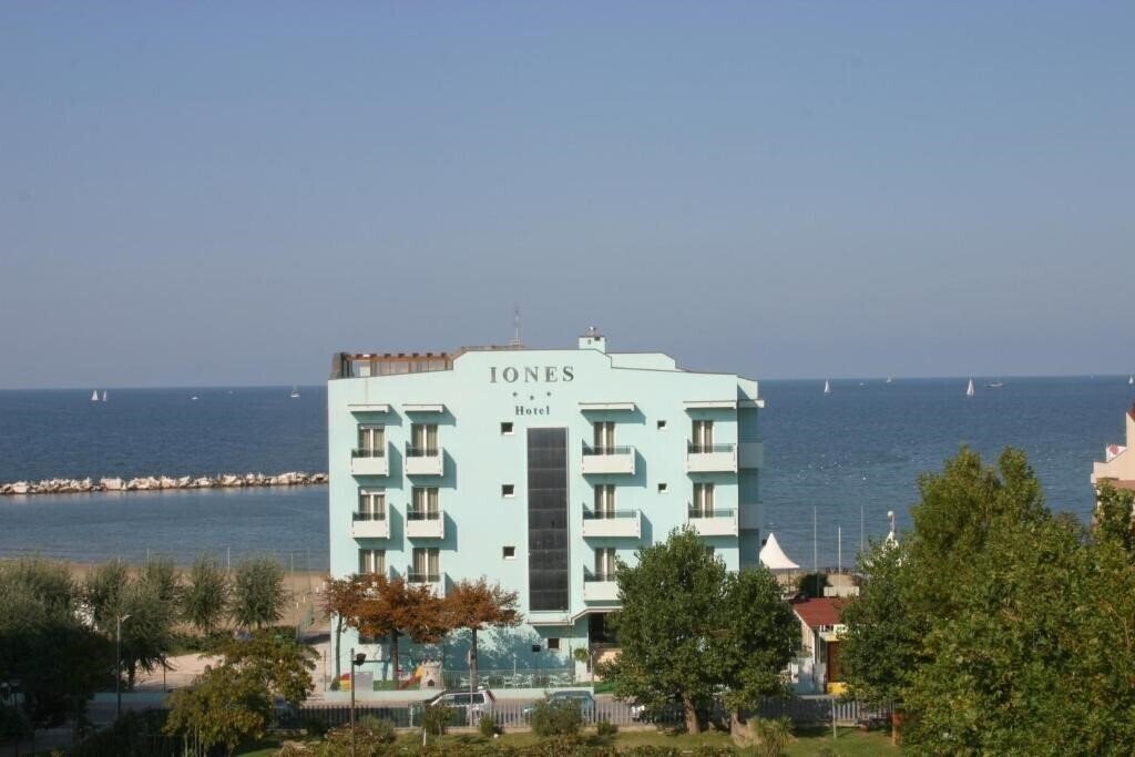 Iones (Rivabella) 3* қонақ үйі