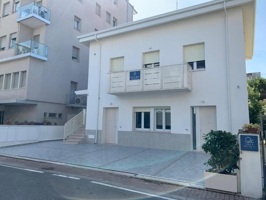 Villa Bianca (Marina Centro) 3* қонақ үйі