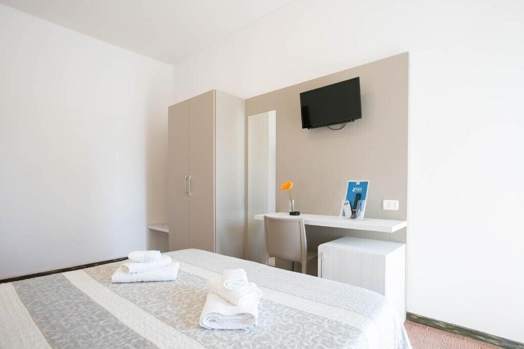 Hotel Mara 2* фотосуреті