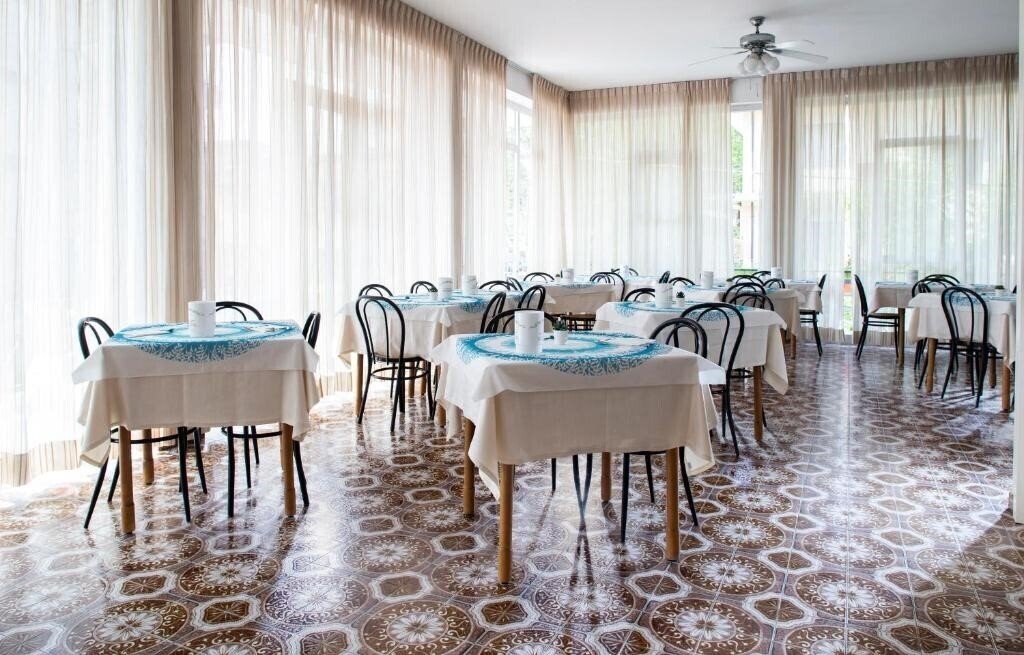 Hotel Mara 2* суреті