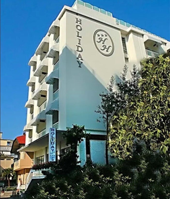 Отель Holiday 3*
