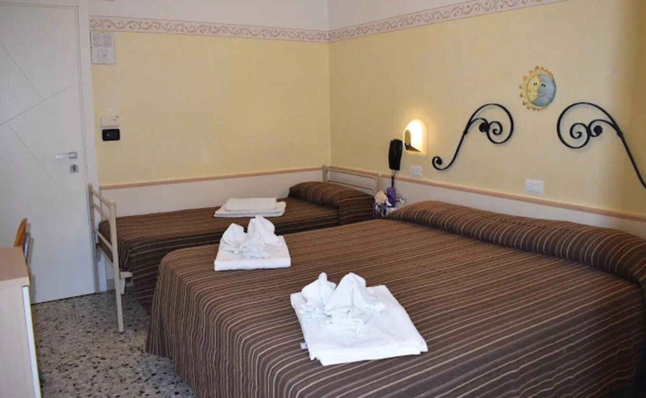 Изображение Holiday 3*