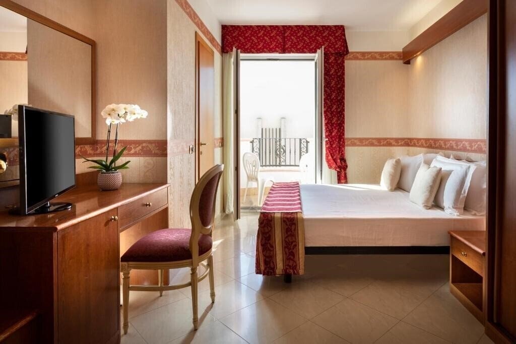 Отель Gallia Palace 4*