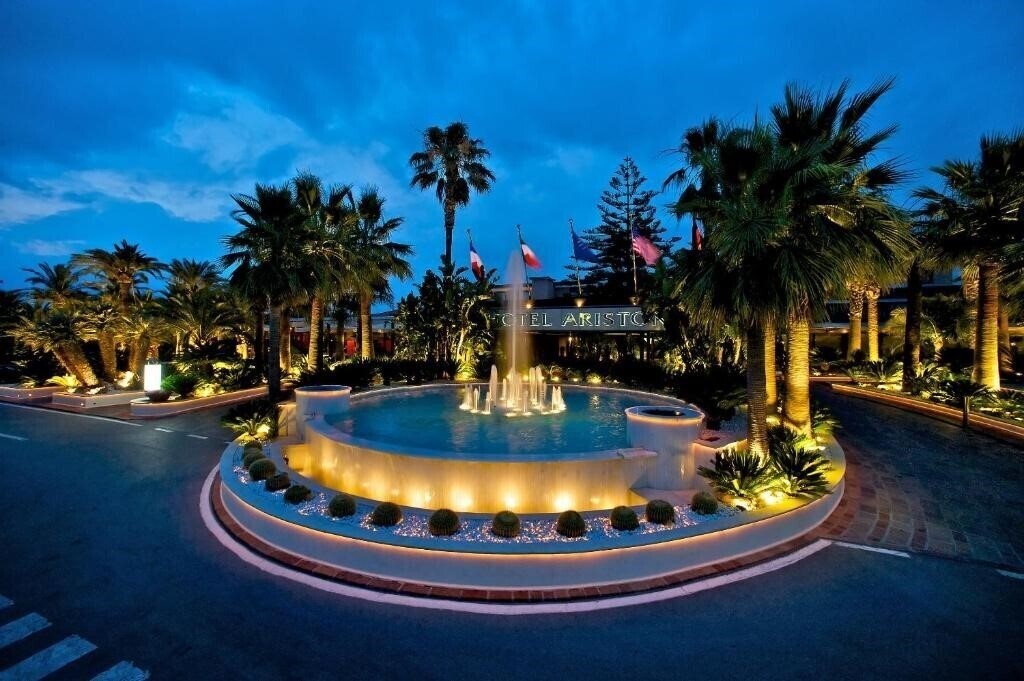 Отель Ariston 4*