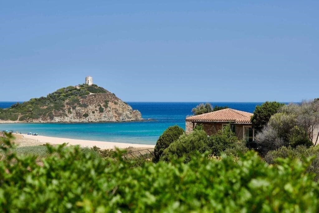 Baia di Chia Resort Sardinia Curio Collection by Hilton (ex. Chia Laguna Baia di Chia Resort) 5* қонақ үйі