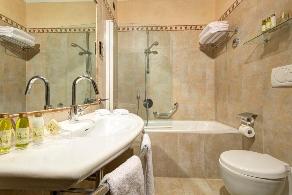 Фото Athena Hotel 4*