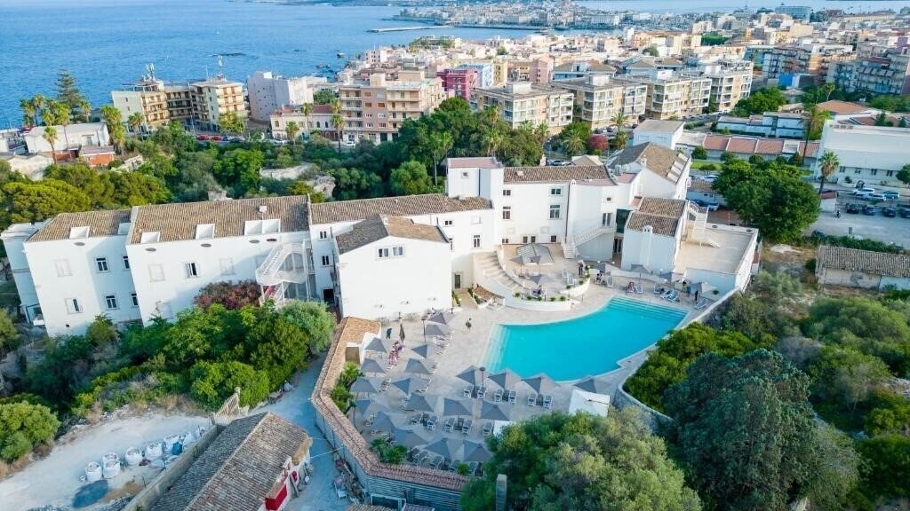 Grand Hotel Villa Politi 4* қонақ үйі