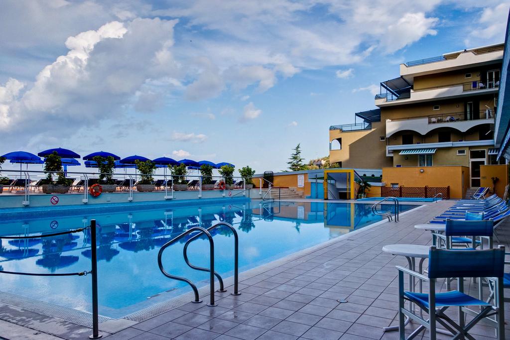 La Solara 4* қонақ үйі