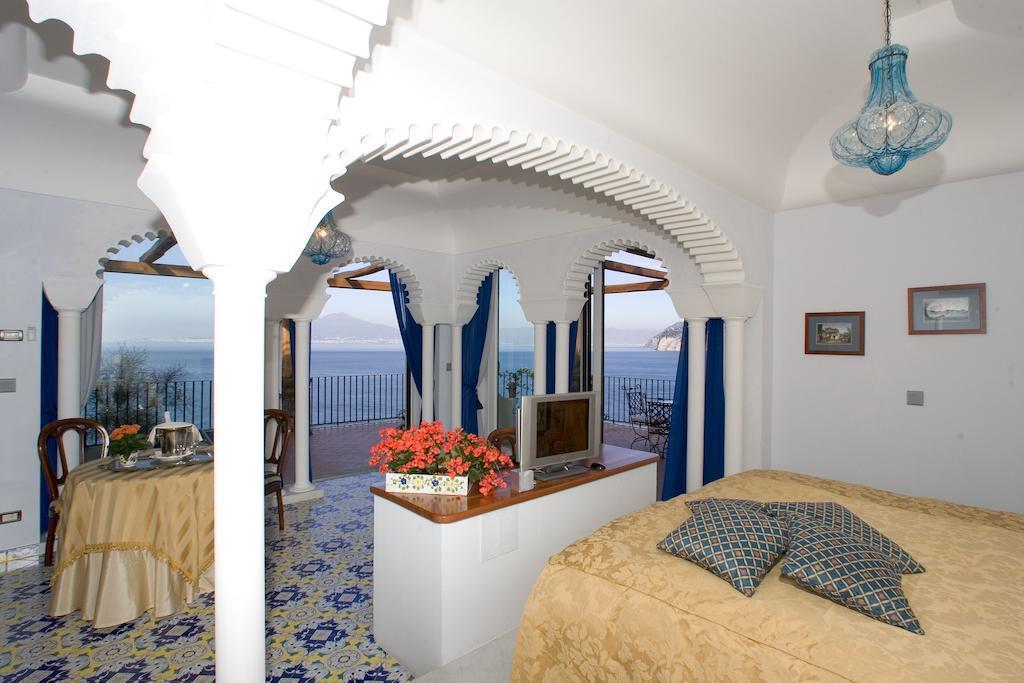 Отель La Tonnarella 4*