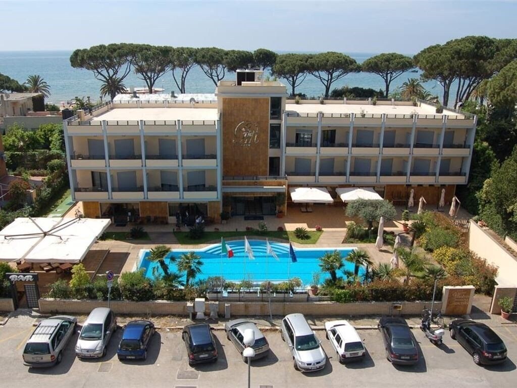 Отель Albatros Hotel 4*