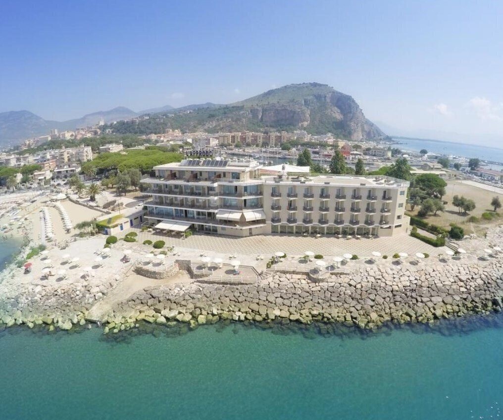 Отель Hotel Lapprodo, Bb (Террачина) 4*